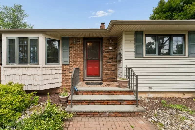 17 Schwinn Dr, Clark, NJ 07066 - #3