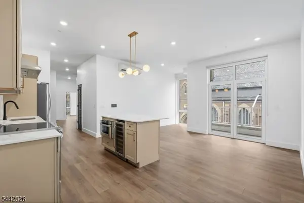21 Lincoln Park #203, Newark City, NJ 07102