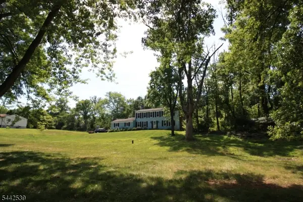 10 John Dr, Clinton Twp., NJ 08801