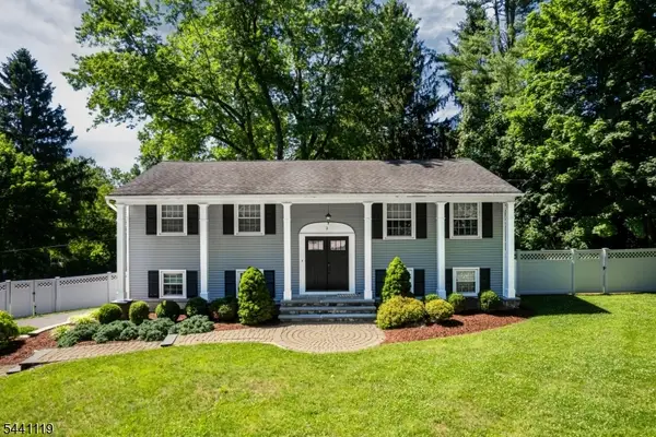 2 Arrowhead Dr, Washington Twp., NJ 07853