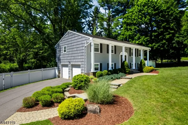 2 Arrowhead Dr, Washington, NJ 07853 - #3