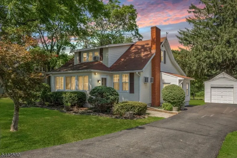 39 Norwood Dr, Gillette, NJ 07933 - #1
