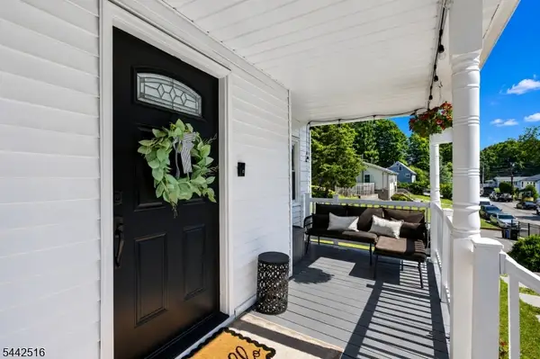 71 Reeve Ave, Bloomingdale Boro, NJ 07403