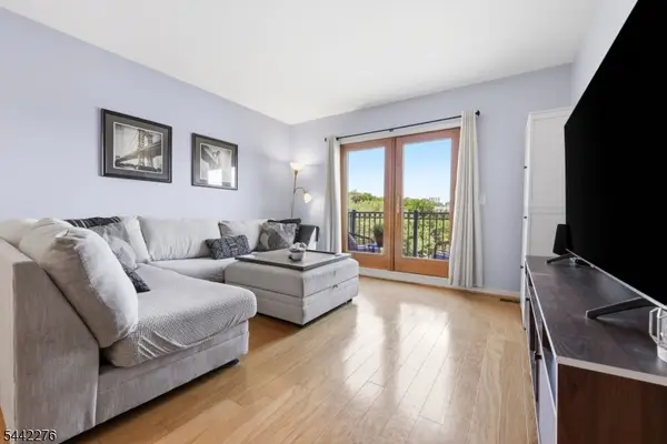 242 The Promenade #242, Edgewater Boro, NJ 07020