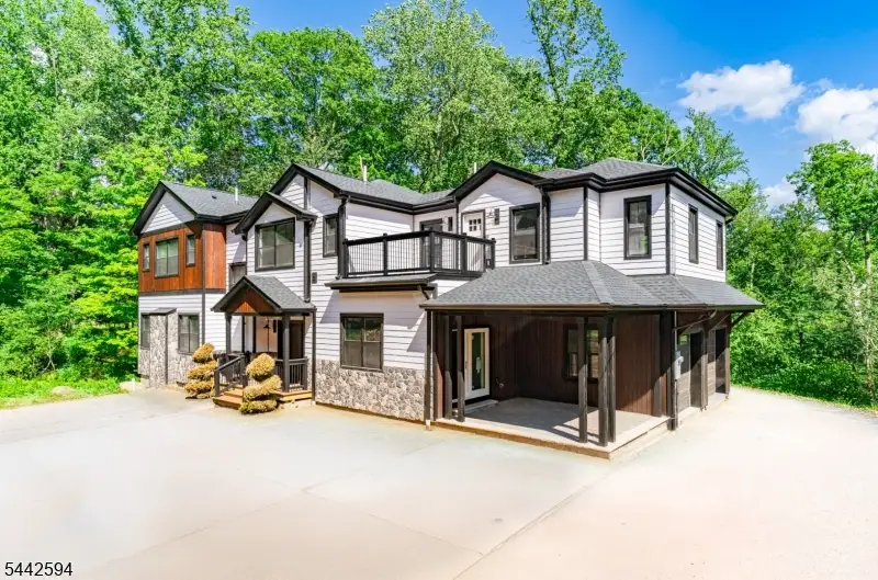 49 Northwood Rd, Hopatcong, NJ 07849 - #3