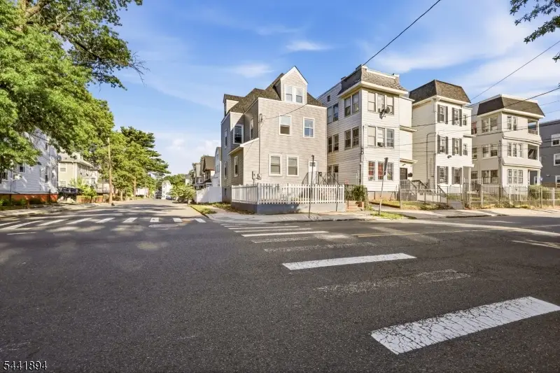 44 Fabyan Pl, Newark, NJ 07108 - #1