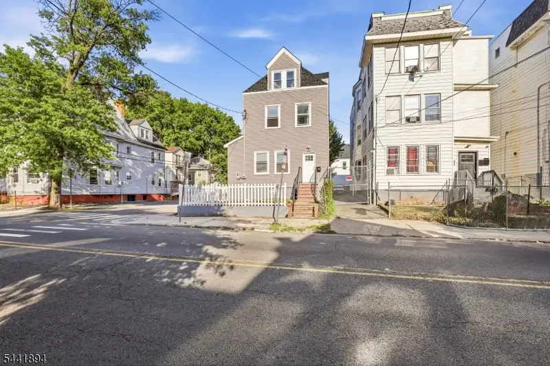 44 Fabyan Pl, Newark, NJ 07108 - #3