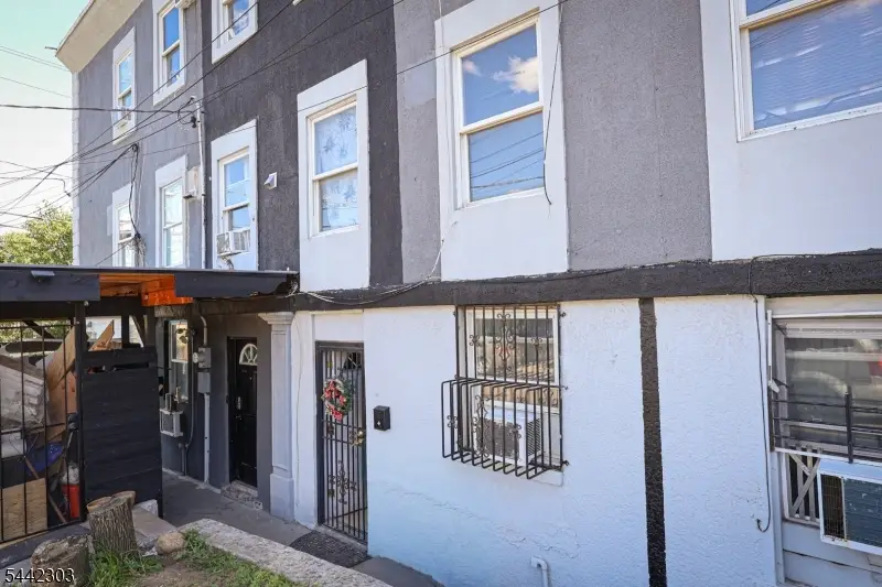 10 Oriental St, Newark, NJ 07104 - #1