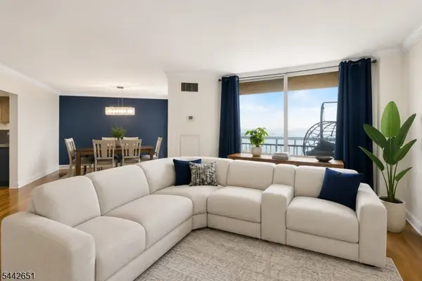 1020 Harmon Cove Tower, Secaucus Town, NJ 07094