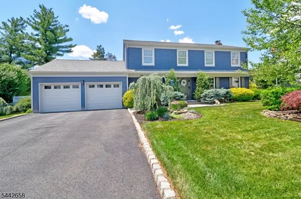 13 Oaklawn Dr, East Hanover Twp., NJ 07936