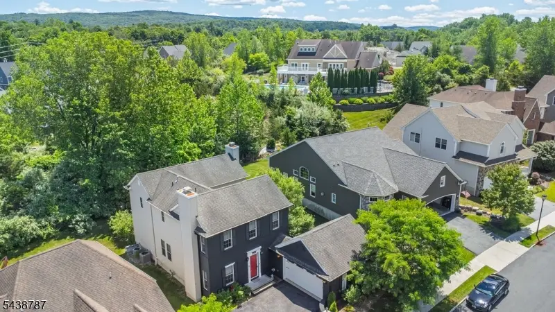 8 Bluffs Ct, Hamburg, NJ 07419 - #3