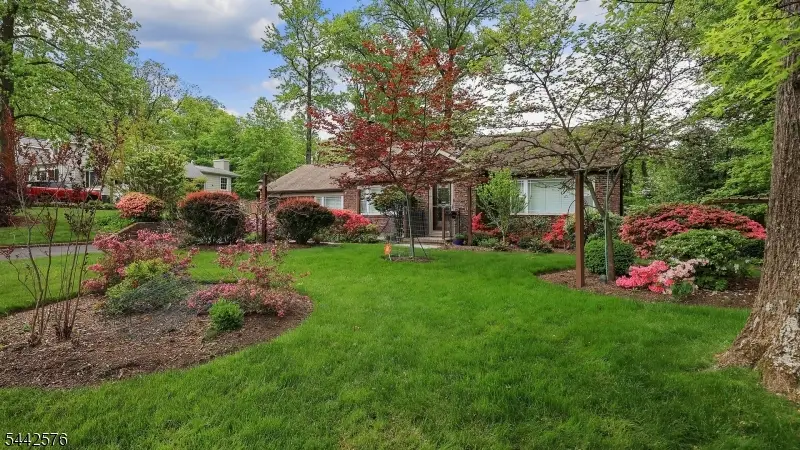 1399 Birch Hill Rd, Mountainside, NJ 07092 - #3