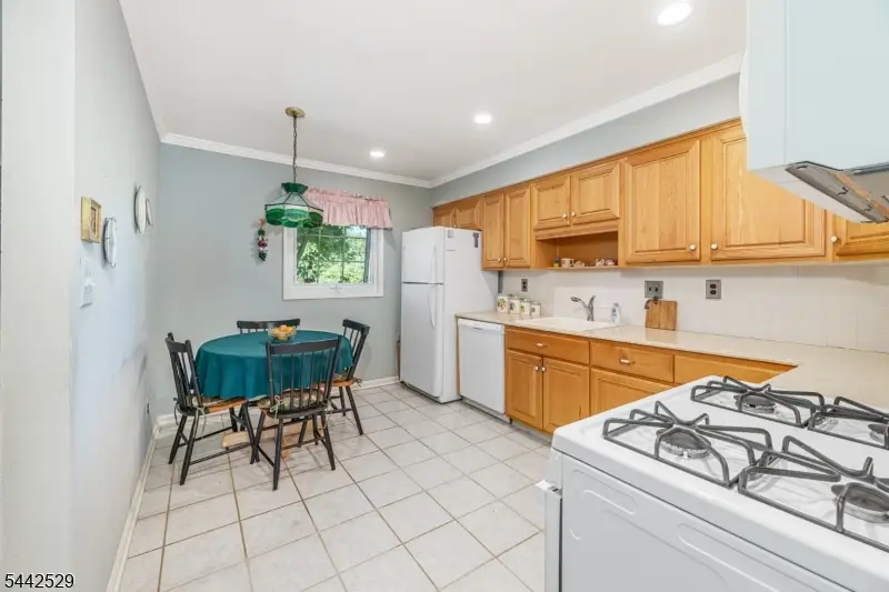 33 Galway Dr, Mendham, NJ 07945 - #3
