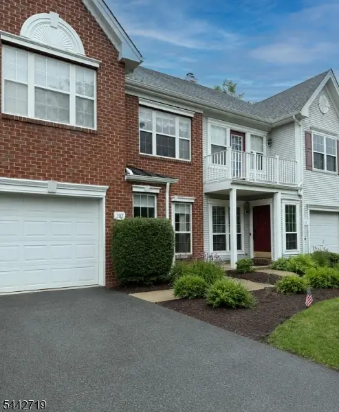 305 Amberleigh Dr, Hopewell, NJ 08534 - #2