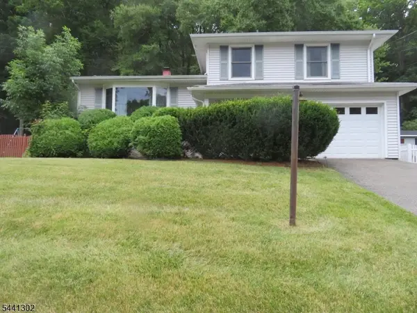 30 Deer Path Dr, Mount Olive Twp., NJ 07836