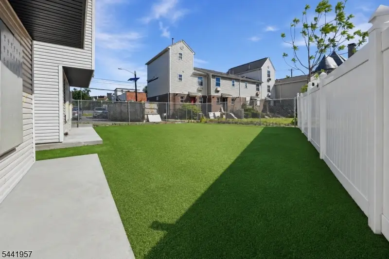 26 Parkhurst St, Newark, NJ 07114 - #3
