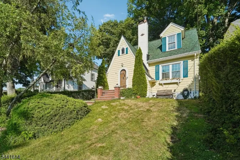75 Rollinson St, West Orange, NJ 07052 - #2