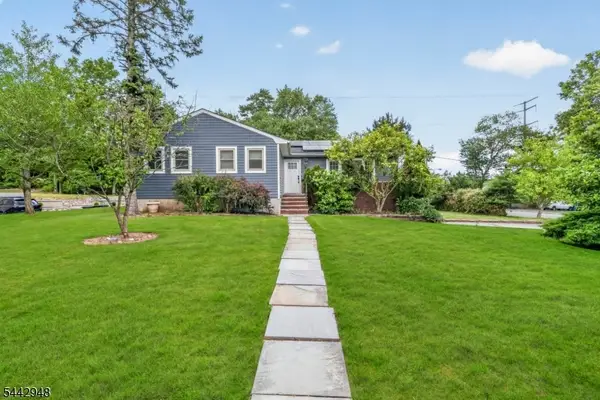 2 Country Club Ct, Livingston Twp., NJ 07039