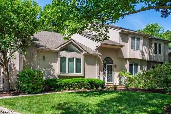 32 Robinhood Dr, Mountain Lakes Boro, NJ 07046