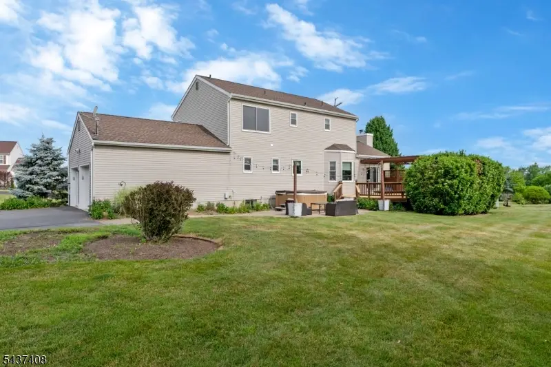1 Pegasus Ct, Raritan, NJ 08551 - #2
