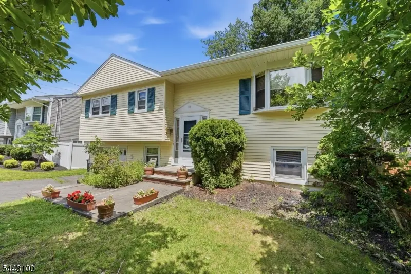 194 Elmwood Dr, Parsippany Troy Hills, NJ 07054 - #1