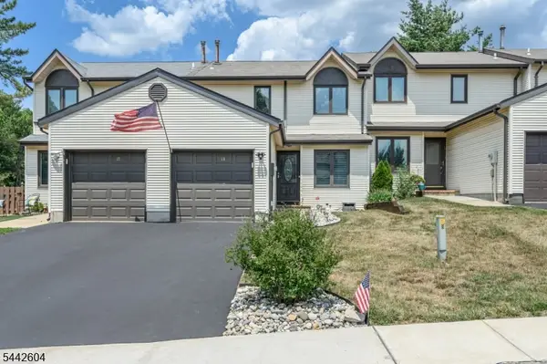 18 Holly Ct, Raritan Twp., NJ 08822