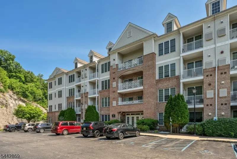 6303 Brookhaven Ct #303, Riverdale, NJ 07457 - #1