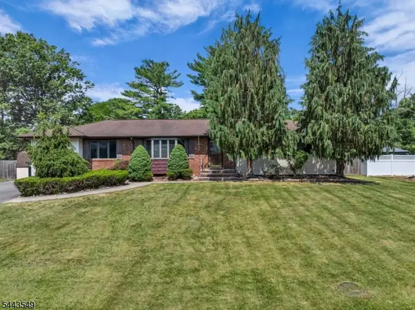 77 Schwinn Dr, Clark Twp., NJ 07066