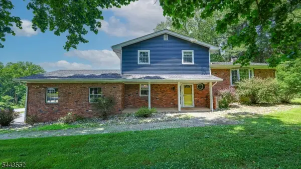 8 Deer Path, Holland Twp., NJ 08848