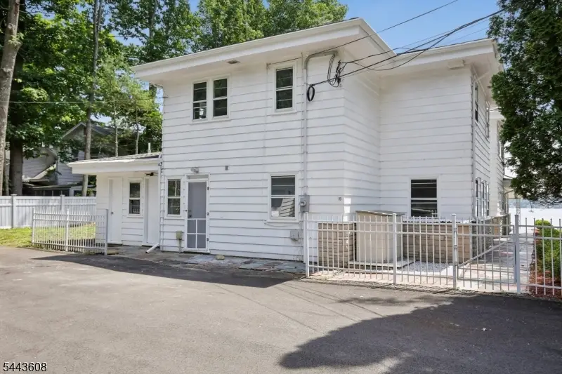 19 Lakeland Dr, Hopatcong, NJ 07843 - #3