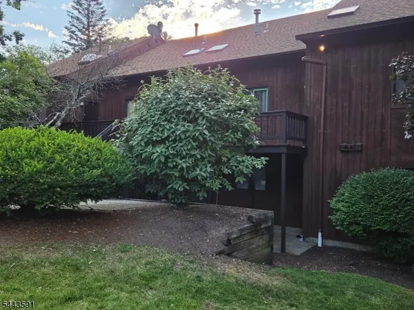 1 Sugar Loaf Ct Unit 8 #8, Vernon Twp., NJ 07462