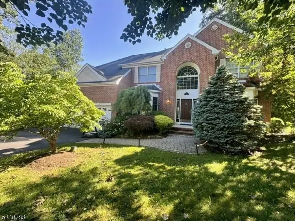 92 Lazarus Dr, Roxbury Twp., NJ 07852