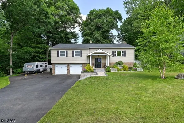 15 Camelot Dr, Mount Olive Twp., NJ 07828