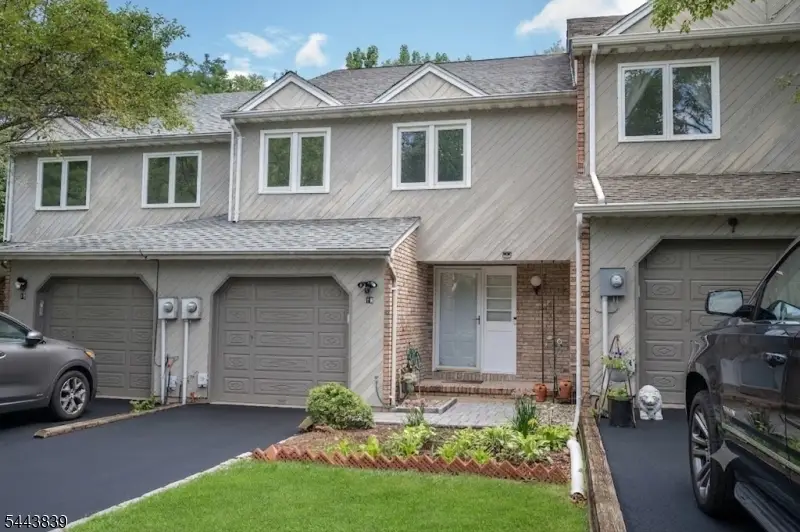 18 Guilford Ct, Parsippany Troy Hills, NJ 07054 - #3