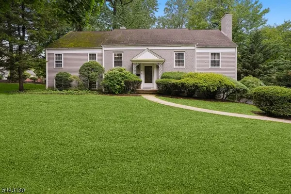 55 Tanglewood Dr, Summit City, NJ 07901