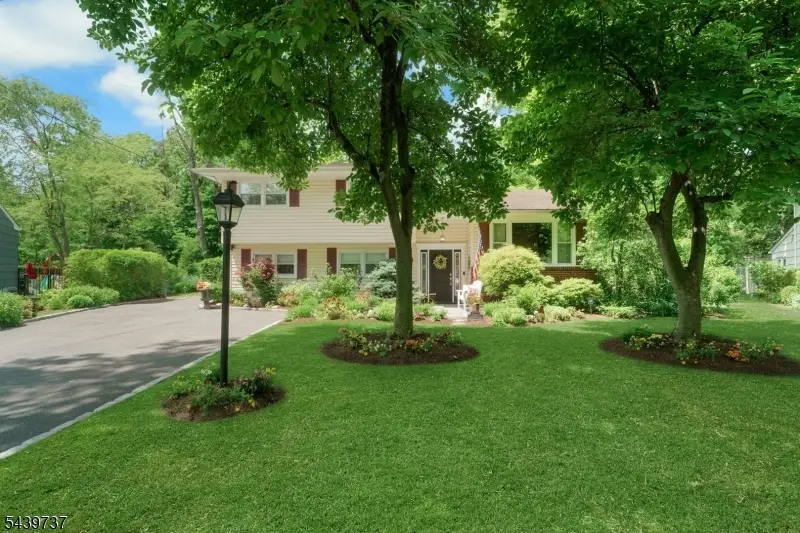 52 Stockton Rd, Summit, NJ 07901 - #2