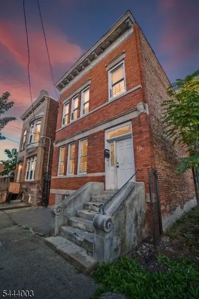 70 S 9th St, Newark City, NJ 07107
