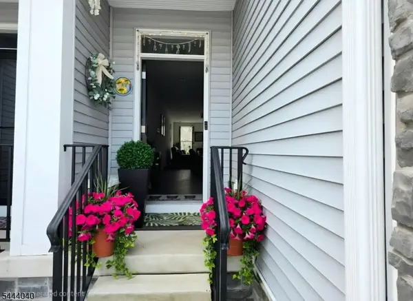 27 Wisteria Ct, Monroe Twp., NJ 08831