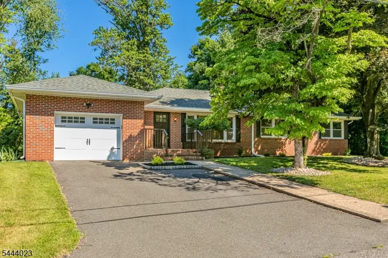 4 Park Ln, Griggstown, NJ 08540 - #1