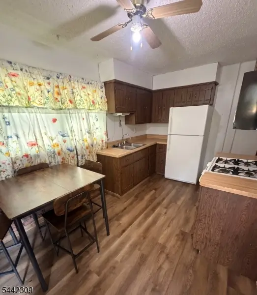 40-42 Moffett St, Fords, NJ 08863 - #3