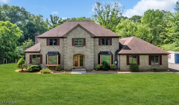 10 Tara Ct, Hardwick Twp., NJ 07825