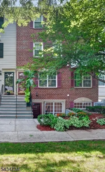 33 Seton Hall Dr, Newark, NJ 07103 - #1