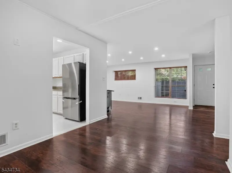 33 Seton Hall Dr, Newark, NJ 07103 - #2