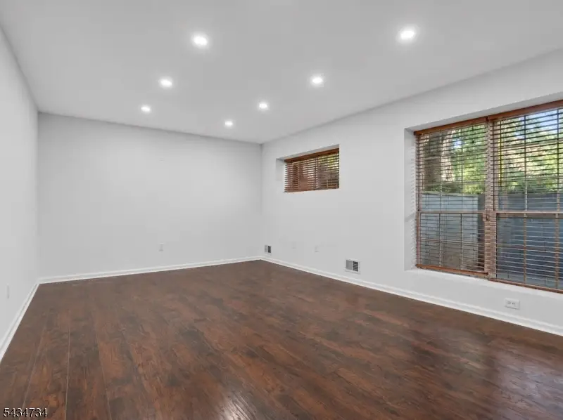 33 Seton Hall Dr, Newark, NJ 07103 - #3