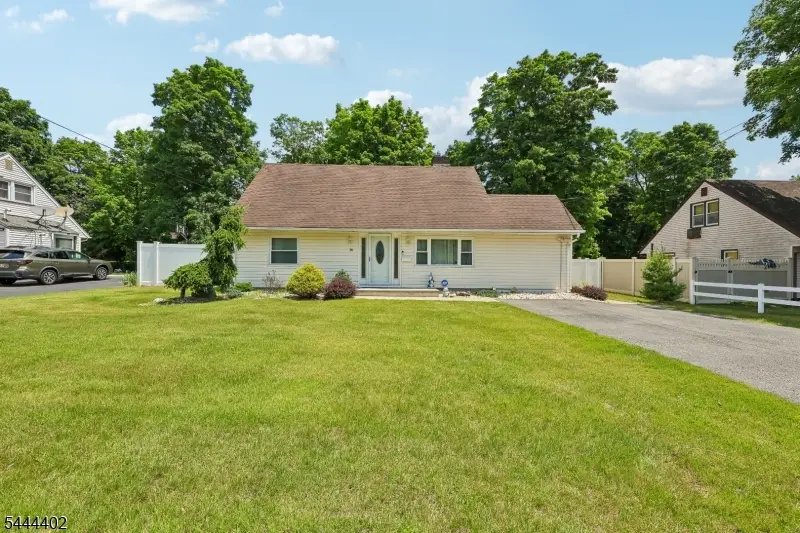 35 Spruce Rd, Pompton Lakes, NJ 07442 - #1