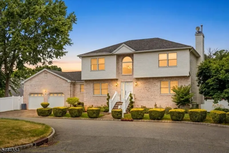 580 Center St, Kenilworth, NJ 07033 - #1
