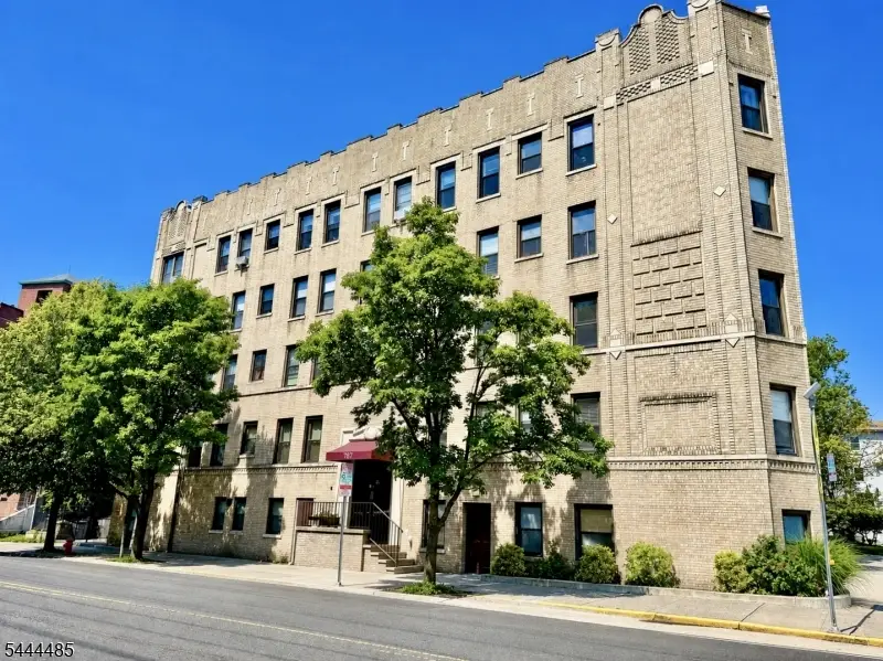 787 Summit Ave #11, Jersey City, NJ 07307 - #1
