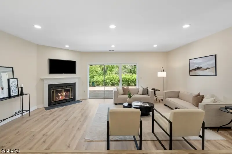 51 Chelsea Ct, Franklin Park, NJ 08823 - #3