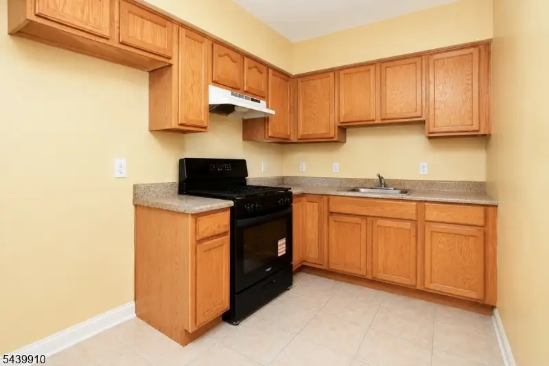 42 Astor St, Newark, NJ 07114 - #3