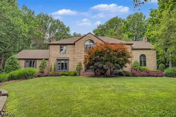 4 Unneberg Ave, Roxbury Twp., NJ 07876